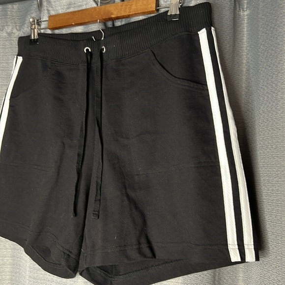 NEW YORK LAUNDRY BLACK ATHLETIC SHORTS WITH WHITE RACING STRIPES SIZE 12 - Picture 3 of 5